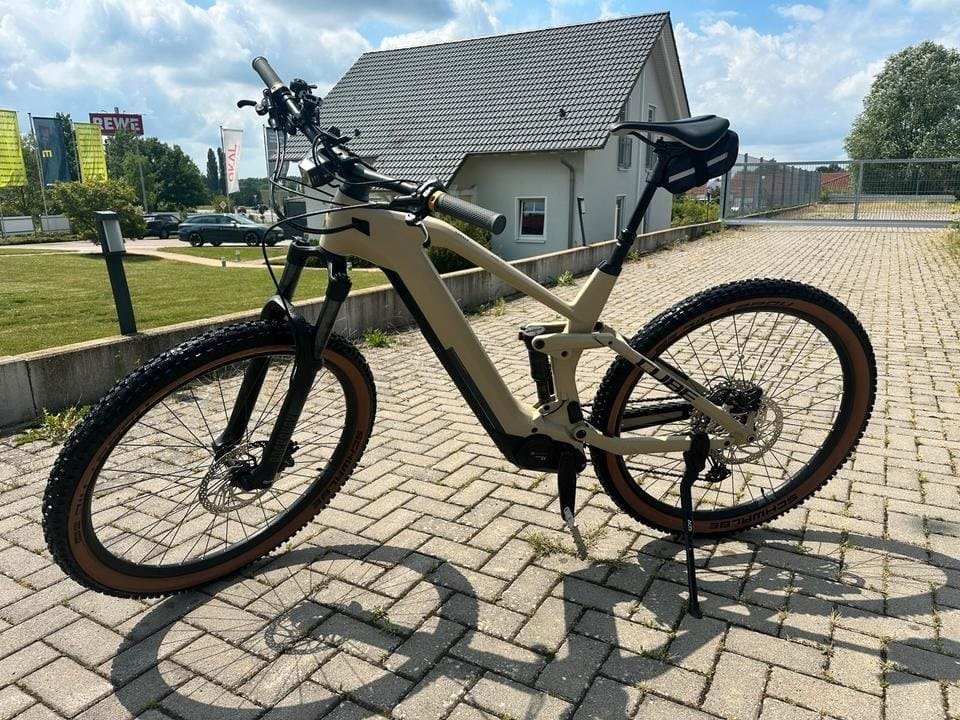 Cube Stereo Hybrid 140 Race 625 – Desertstorm/Sand